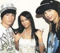 k sa faceti dupa alunitzele de pe gat si adevratul tom le are :zzz: asa-zisul tom